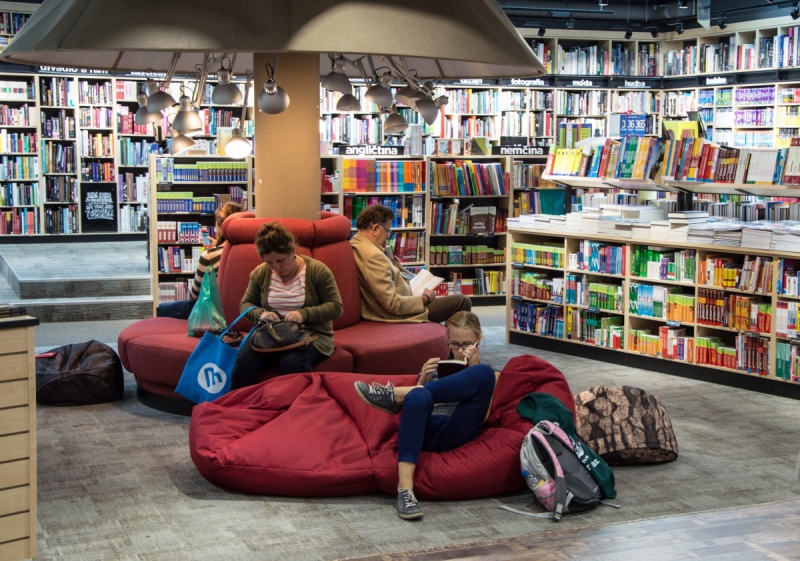 vente-LA ROQUE ESCLAPON-min_books_bookstore_book_reader_readers_reading_shop_sale_books-849006